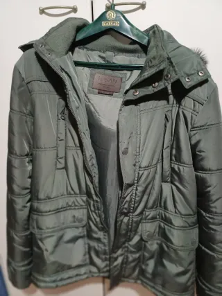 Giubbotto imbottito con cappuccio