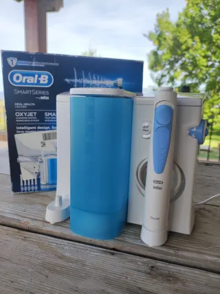 Idropulsore Oral-B Oxyjet e base spazzolino