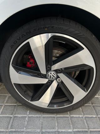 Llantas Golf GTI 7/7.5 + Neumáticos Yokohama