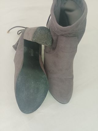 Botines grises de tacón