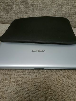 Mini portátil ASUS 