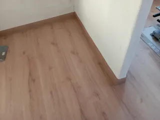 Suministro e instalación de Tarima laminada 