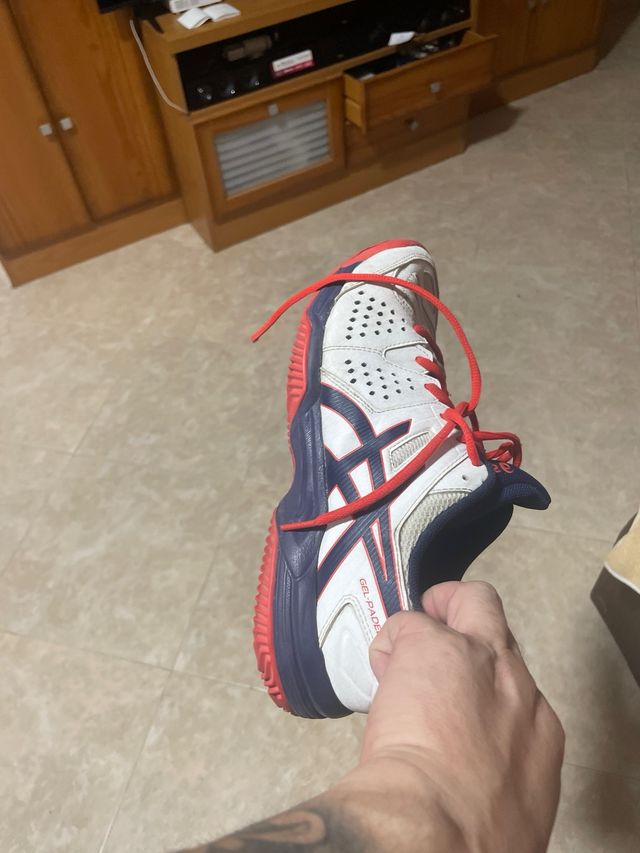 Zapatillas pádel Asics suela roja