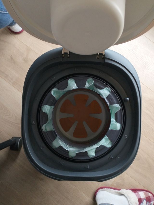 NUEVA Papelera Tommee Tippee Twist & Click