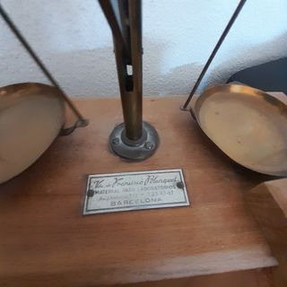 Báscula antigua de precisión