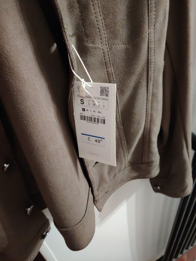 Giacca Zara tra un verde kaki e un marrone