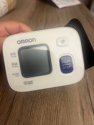 Omron RS1 Misuratore Pressione da Polso