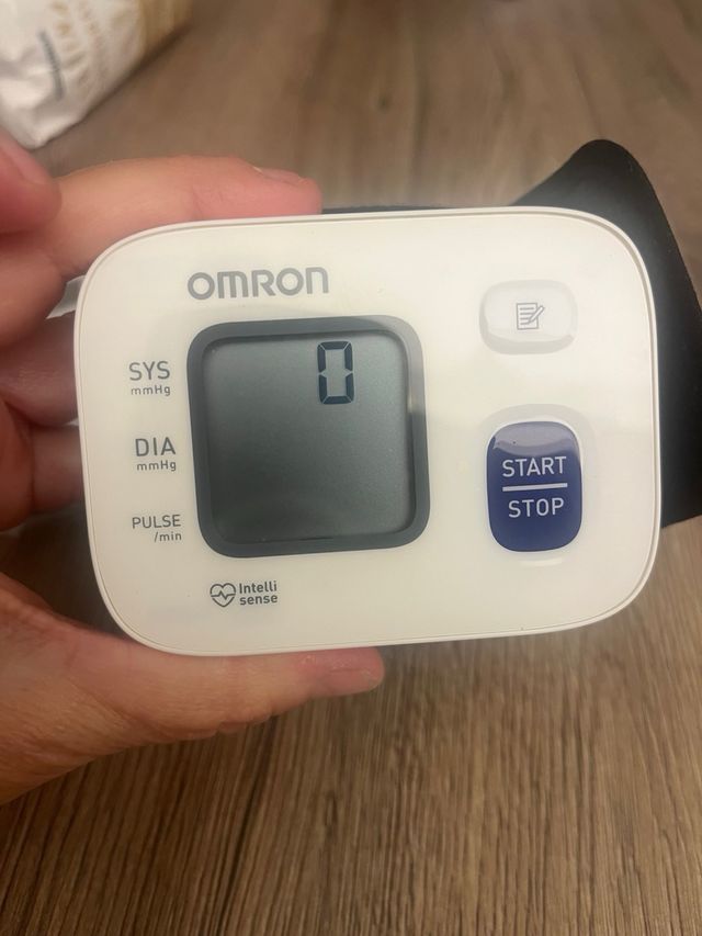 Omron RS1 Misuratore Pressione da Polso