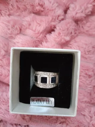Anillo de Plata con Zafiros Cuadrados y más 