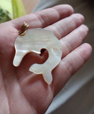 Colgante Delfín Nácar y Oro