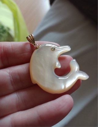 Colgante Delfín Nácar y Oro