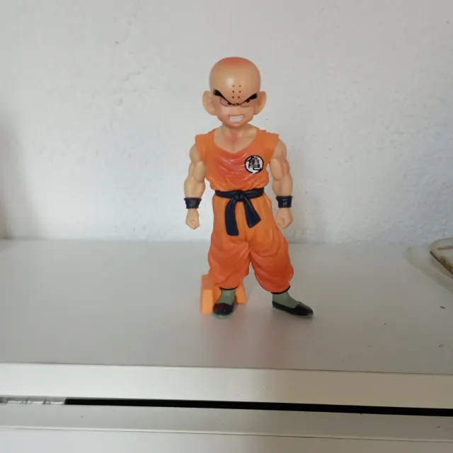 Figura Krilin 15 cm expuesto en vitrina,