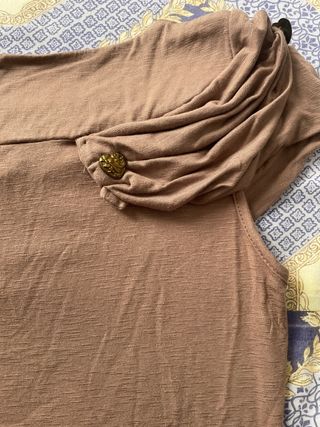 Camiseta sin mangas marrón con flores