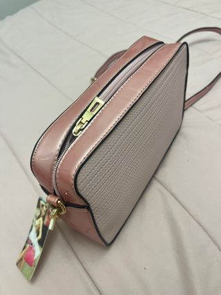 Bolso rosa y dorado nuevo