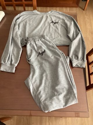 Conjunto deportivo gris Angel