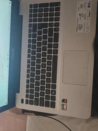 Ordenador portátil AMD E1-7010