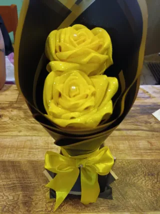 Rose gialle eterne, luminose e profumate