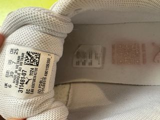 Zapatillas Puma Beige y Blancas