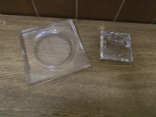 Posacenere in vetro grandi e piccoli