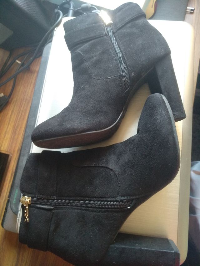 Botines Xti Negros con Tassel