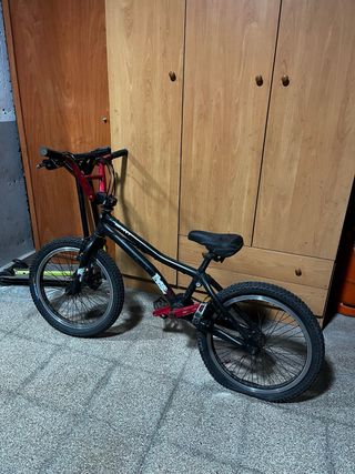 Bicicleta BMX Monty Roja y Negra