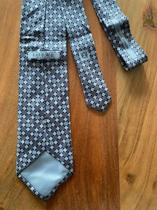 Corbata Loewe de seda gris