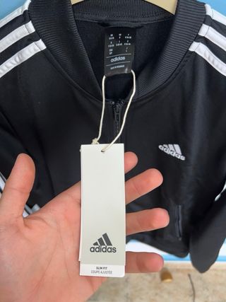 Chaqueta Adidas Negra con Rayas Blancas