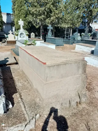 Lápida de cementerio de hormigón