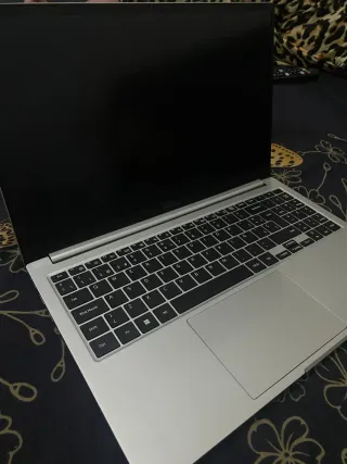 Ordenador portátil Samsung gris
