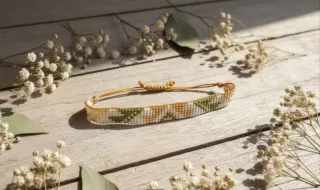 Pulseras y pendientes hechos a mano