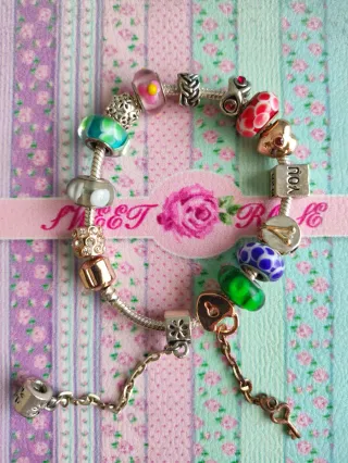 Pulsera estilo Pandora con charms