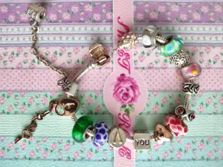 Pulsera estilo Pandora con charms