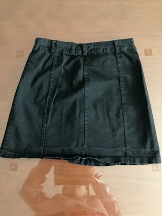 Falda vaquera negra con botones