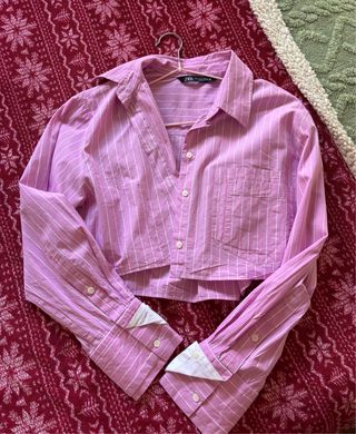 Camisa rosa de Zara con rayas blancas