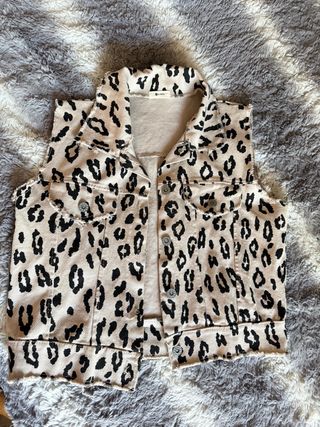 Chaleco vaquero estampado leopardo