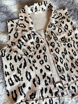 Chaleco vaquero estampado leopardo