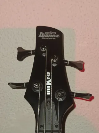 Bajo Eléctrico Negro