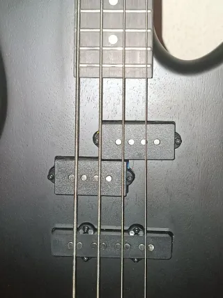 Bajo Eléctrico Negro
