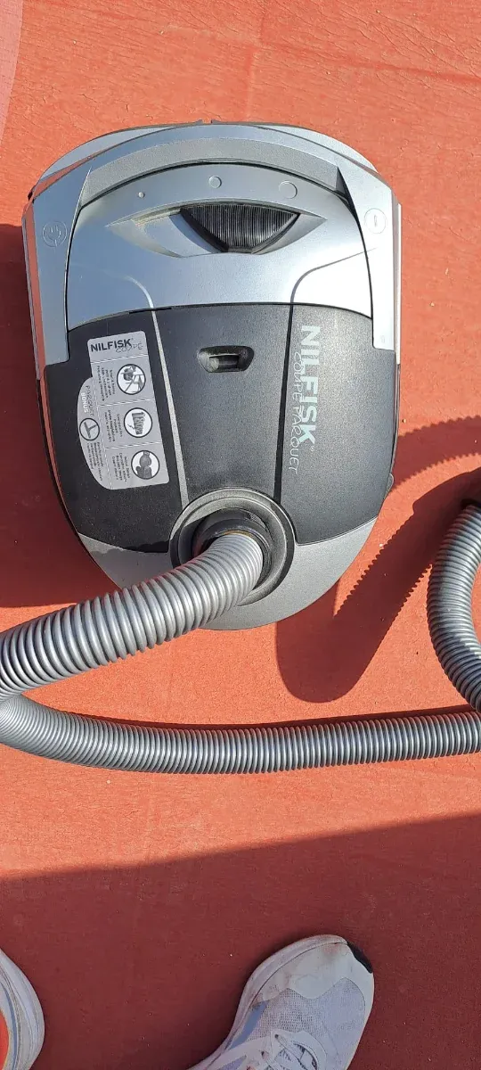 Aspiradora Nilfisk Coupé Parquet Negra