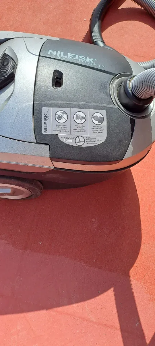 Aspiradora Nilfisk Coupé Parquet Negra