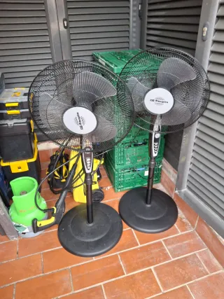 2 Ventiladores de pie negros