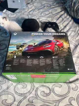 Xbox Series X con mando Élite y caja