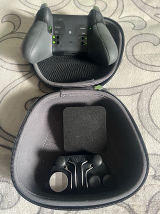 Xbox Series X con mando Élite y caja