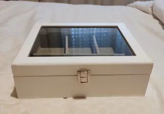 Joyero blanco con tapa de cristal
