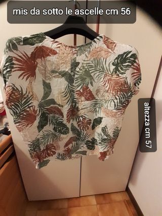 Blusa con stampa foglie tropicali