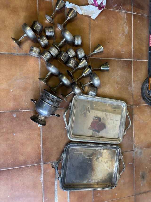 Juego de cubertería antigua