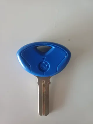 Llave virgen moto BMW azul
