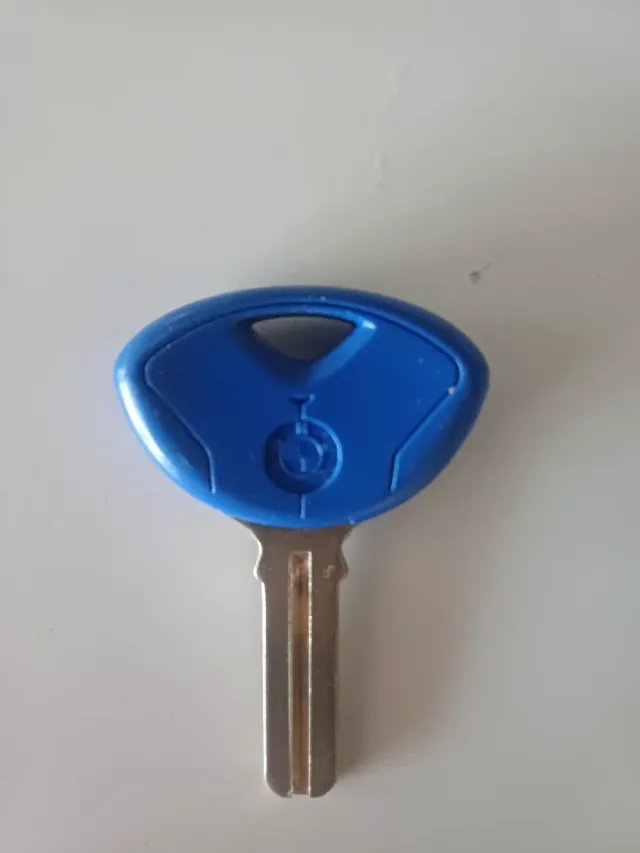 Chiave moto BMW vergine blu