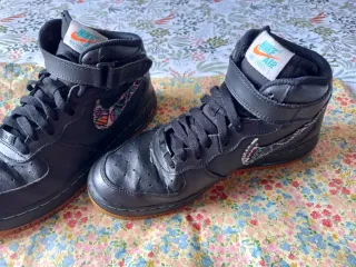 Nike Air Force 1 South Beach Negras Talla 40