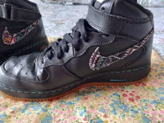 Nike Air Force 1 South Beach Negras Talla 40